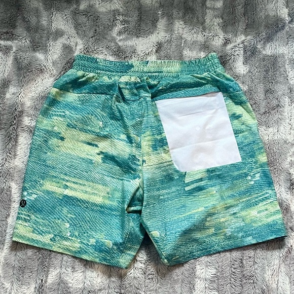 Lululemon Channel Cross Swim Short *7" Size Small - Picture 4 of 8